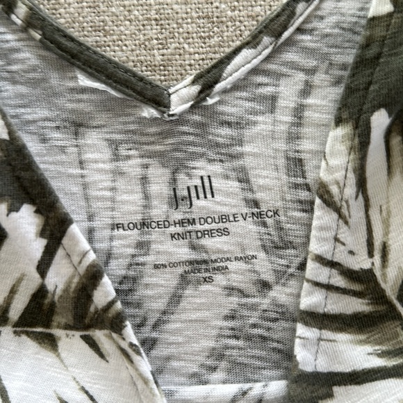 J Jill Dress Midi Flounced Hem Double V Neck Knit Dress.  Size X Small - Picture 4 of 7